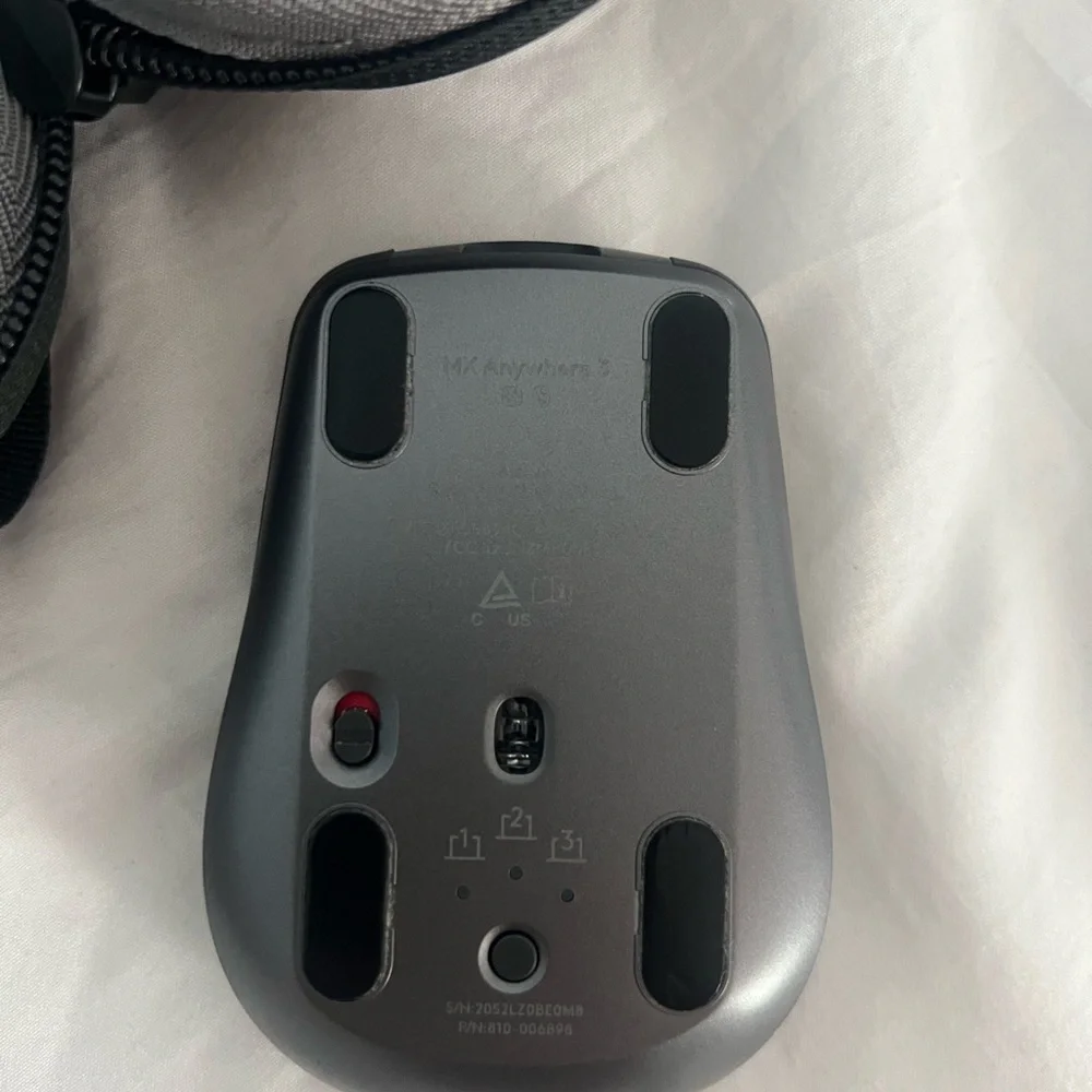 Logitech Wireless Mouse - Picture 2 of 4